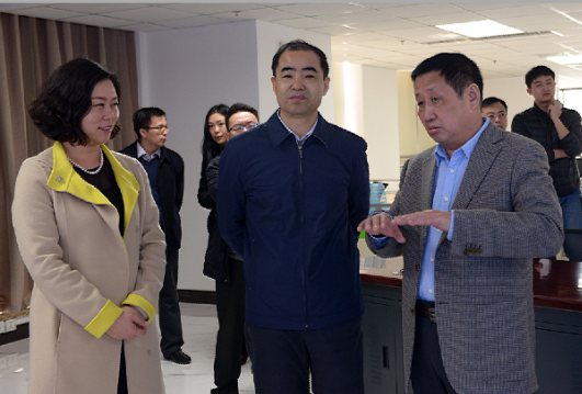 時任商務部綜合司副司長宋立洪（前排中）到91视频软件很污集團指導工作