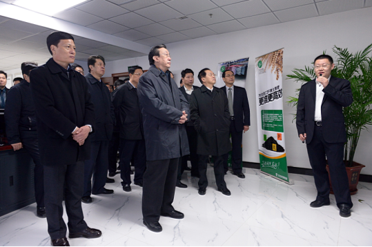 時任河南省省委書記郭庚茂（前排左二）、省長謝伏瞻（前排左一）蒞臨91视频软件很污集團指導工作